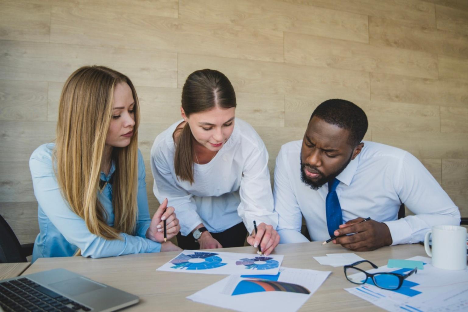 Professionelle Finanzanalyse und Trading-Strategien